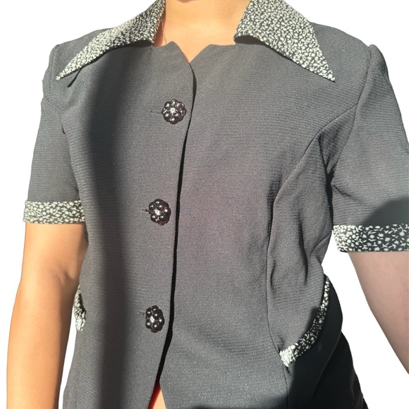 Cutest button up - Picture 2 of 4